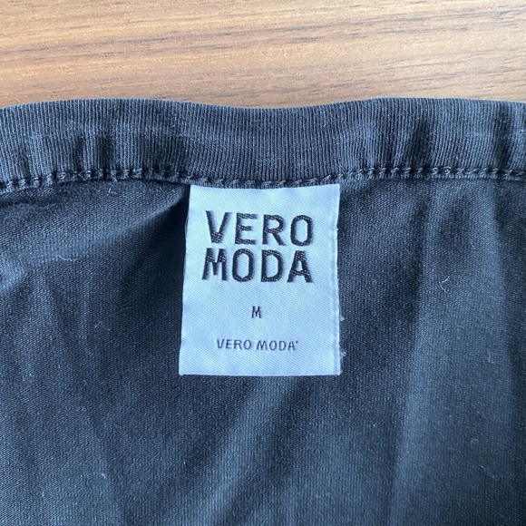 Vero Moda Black Studded Crop Top - Picture 3 of 6
